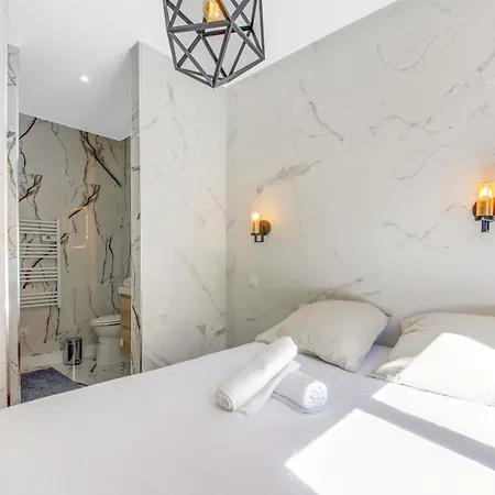 Design Avenue Montaigne Paris